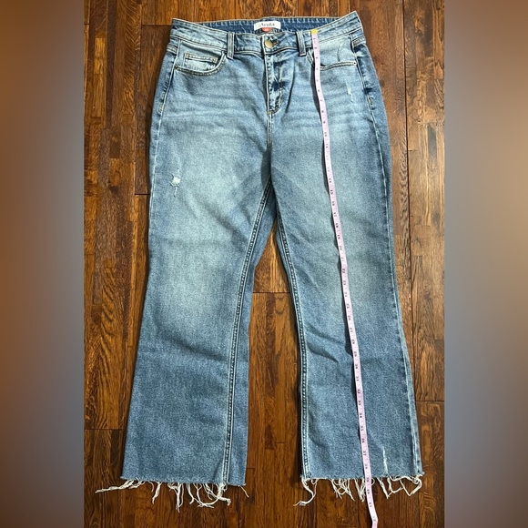 ARULA High Rise Kick Flare Cropped Jean with Raw Hem in Medium Wash Size 10 - Picture 5 of 11